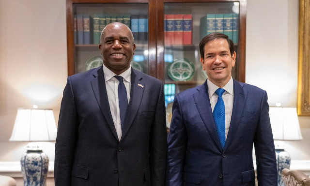 Βρετανός ΥΠΕΞ: «Υπάρχει πλέον παράθυρο» για διπλωματία με το Ιράν