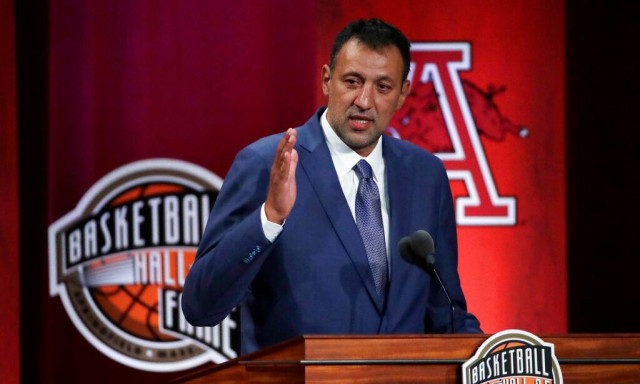 Το πρώτο μήνυμα του Βλάντε Ντίβατς μετά το τροχαίο και τη χειρουργική επέμβαση: «Είμαι καλά…»