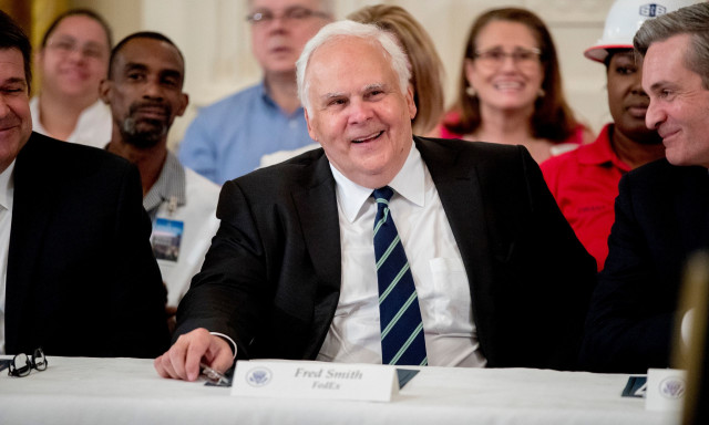 Πέθανε ο ιδρυτής της FedEx, Fred Smith, σε ηλικία 80 ετών