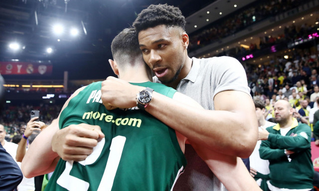 Ο Γιάννης Αντετοκούνμπο… έβγαλε το καπέλο στον Ιωάννη Παπαπέτρου