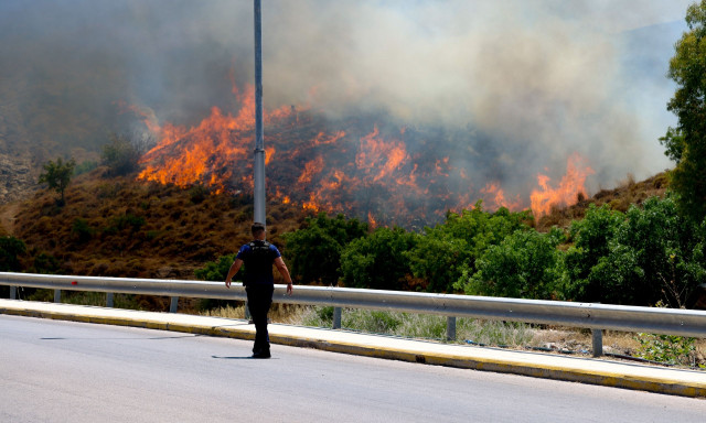 Χίος: Για 5 διαδοχικούς εμπρησμούς κάνει λόγο η πυροσβεστική - Ενισχύονται οι δυνάμεις