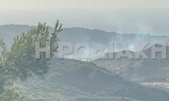 Φωτιά στη Ρόδο: Καίει ανάμεσα σε Θολό και Πεταλούδες