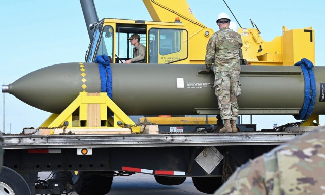 Χτύπημα των Ηνωμένων Πολιτειών στο Ιράν: Η «μητέρα των βομβών» χρησιμοποιήθηκε για πρώτη φορά