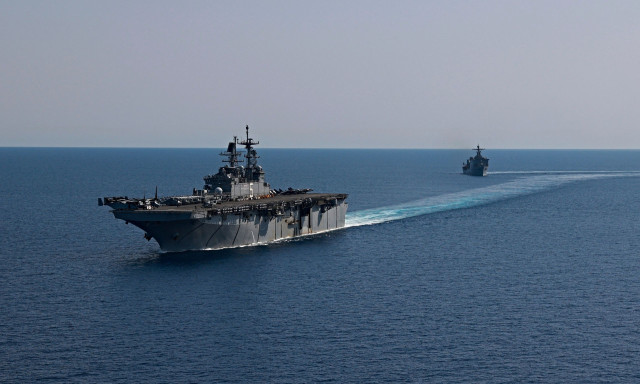 Στενά του Ορμούζ: Αναφορές για πλοίο που χτυπήθηκε από «άγνωστα βλήματα»