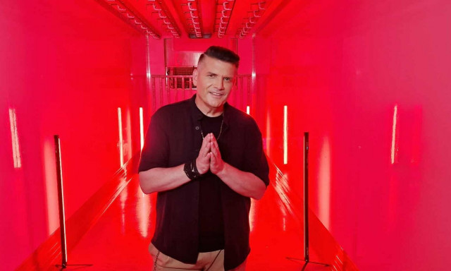 Γιάννης Καψάλης: Επέστρεψε δυναμικά με νέα χορευτική επιτυχία!