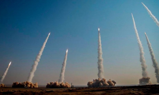 Εκρήξεις τώρα στη Ντόχα - Το Ιράν εκτόξευσε βαλλιστικούς πυραύλους κατά αμερικανικής βάσης