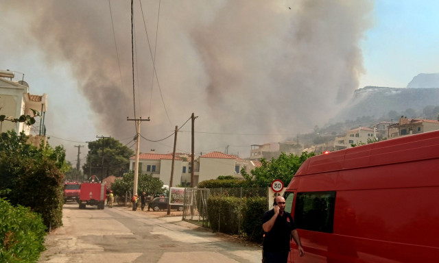 Βελτιωμένη η εικόνα της φωτιάς στο Καραβοστάσι Μονεμβασιάς