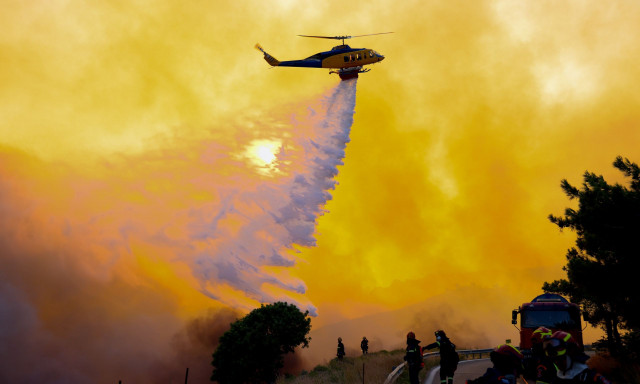 Φωτιά στο Ηράκλειο – Στις φλόγες η περιοχή Κάτω Ασίτες