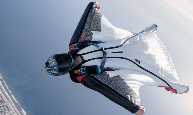 Νεκρός Σκωτσέζος κασκαντέρ που έκανε «πτήση νυχτερίδας» με wingsuit στις Άλπεις