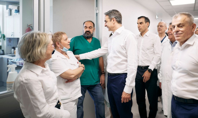 ΚΑΤ: Τι είπε στον Μητσοτάκη γιατρός που επέστρεψε από την Αγγλία