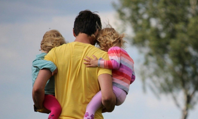 Οι αυτοκτονίες των ανδρών έφτασαν το 86% - Διαμαρτυρία των «Ενεργών Μπαμπάδων»