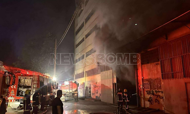 Φωτιά σε αποθήκη κοντά στα ΚΤΕΛ Κηφισού – Συναγερμός στην Πυροσβεστική - Δείτε φωτογραφίες