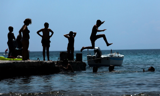 Καιρός: Στους 37 βαθμούς σήμερα η θερμοκρασία – Θα ανεβαίνει καθημερινά ο υδράργυρος