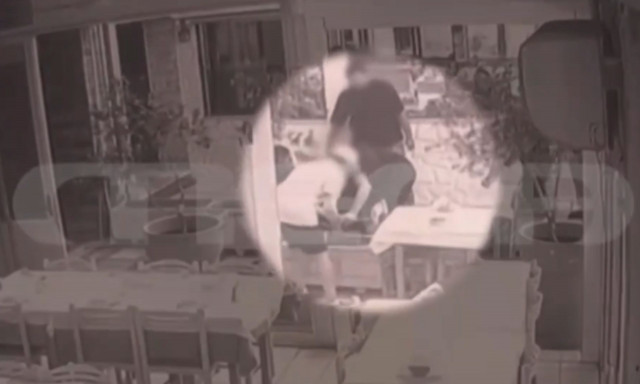 Θεσσαλονίκη: Ελεύθερος ο Ισπανός που επιτέθηκε με μαχαίρι σε θαμώνες – «Έχω άδεια πολεμικών τεχνών»