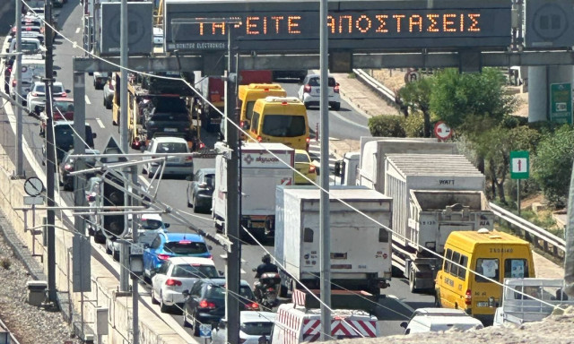 Κίνηση τώρα: Με καθυστερήσεις η κυκλοφορία σε Κηφισό, Αττική Οδό, Κηφισίας