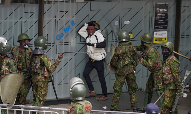 «Σκοτώθηκε από αυτούς που έπρεπε να τον προστατεύουν»: Η οργή της Κένυας για την αστυνομική βία