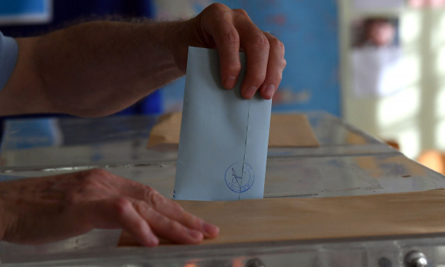 Δημοσκόπηση Alco: Στις 12,5 μονάδες η διαφορά μεταξύ ΝΔ και ΠΑΣΟΚ – Στο 19% οι αναποφάσιστοι