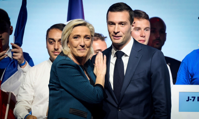 Γαλλία: Η Λεπέν «προετοιμάζει» τον Μπαρντελά για τις προεδρικές εκλογές