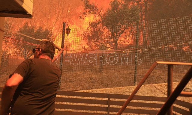 Παλαιά Φώκαια: Η επόμενη ημέρα μετά την καταστροφή - Δεκάδες καμένα σπίτια και ανυπολόγιστες ζημιές