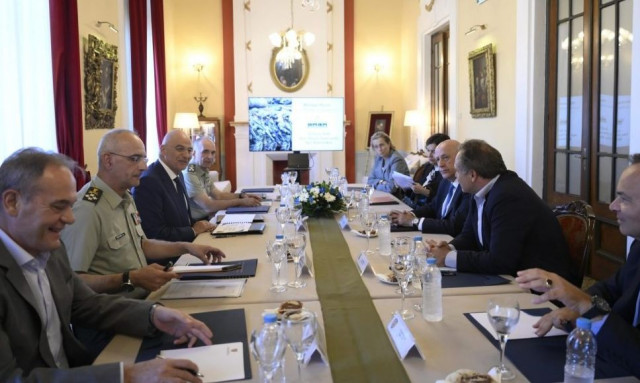 Ο Δένδιας ενημέρωσε τον ΣΕΒ για τις μεγάλες αλλαγές που προωθεί στην εφεδρεία και την «Ατζέντα 2030»