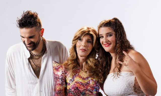 Κατερίνα Στανίση και String Demons ερμηνεύουν το «Σ' έχω κάνει Θεό»