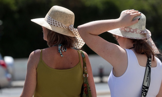 Καύσωνας: Οδηγίες προστασίας από τις υψηλές θερμοκρασίες