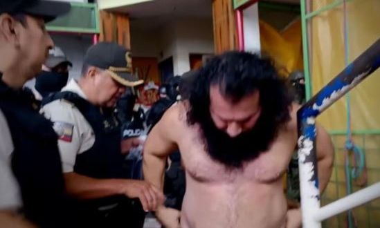 Iσημερινός: Συνελήφθη ο πιο καταζητούμενος φυγάς - Κρυβόταν για ένα χρόνο κάτω από έναν πάγκο