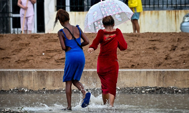 Καιρός: Καυτό ξεκίνημα αλλά με καταιγίδες– Ανατροπή στο τέλος του Σεπτεμβρίου