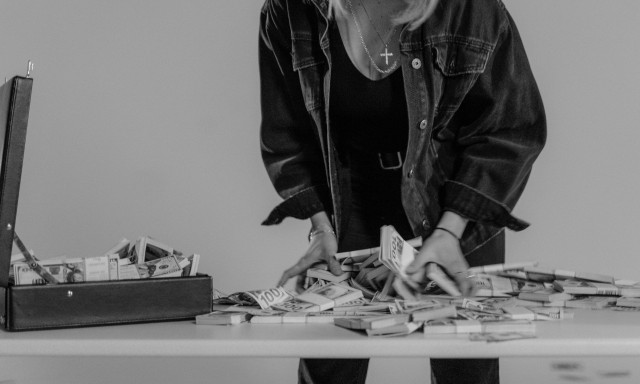 Μενίδι: «Γυναίκα αράχνη» οδήγησε 86χρονο σε φρικτό ξυλοδαρμό - Τον λήστεψαν και τον άφησαν αιμόφυρτο