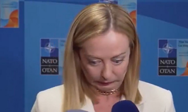 Viral βίντεο με γκριμάτσες της Τζόρτζια Μελόνι στη Σύνοδο Κορυφής του NATO στην Ολλανδία