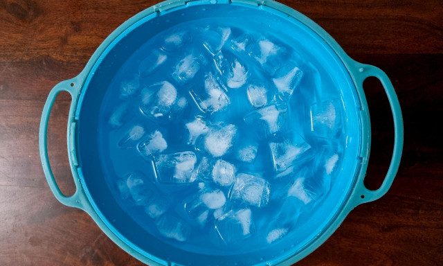 Καύσωνας: Πώς να δροσιστείτε χωρίς air condition - Το γερμανικό κόλπο με το μπουκάλι