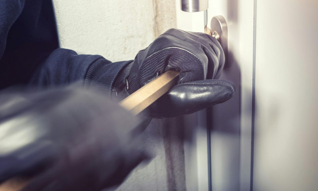 Χανιά: Ρήμαξαν σπίτια και έκλεψαν χρήματα και κοσμήματα - 10.000 ευρώ η λεία