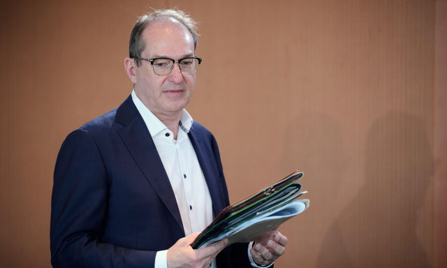 Γερμανική επίσκεψη-έκπληξη στο Ισραήλ: Ο Ντόμπριντ ζητά συνεργασία για «κυβερνοθόλο»