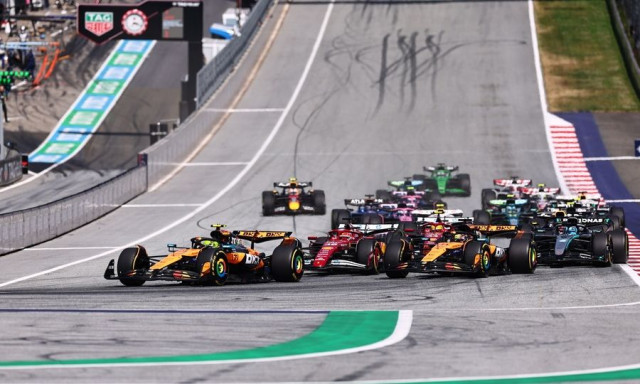 Formula 1: Ατύχημα για τον Φερστάπεν, που εγκατέλειψε στον 1ο γύρο και ξέσπασε - «Είναι ηλίθιοι»