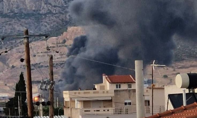 Μεγάλη φωτιά σε εργοστάσιο στα Μέγαρα - Δείτε φωτογραφίες/βίντεο