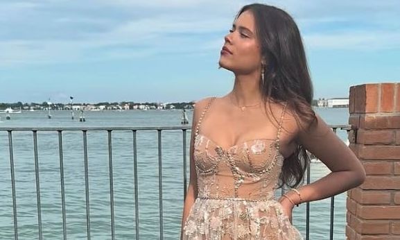 Τζέσικα Άλμπα: Η 17χρονη κόρη της Όνορ, έκλεψε την παράσταση στο γάμο των Μπέζος στη Βενετία