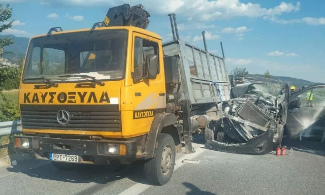 Σοβαρό τροχαίο στην Εγνατία Οδό: Επτά τραυματίες από σύγκρουση βαν με φορτηγό - Δείτε βίντεο