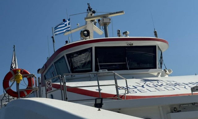 Ελληνική σημαία σε σκάφος του Δήμου Σμύρνης και οι Τούρκοι του Μπαχτσελί εξοργίζονται...