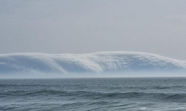 Σύννεφα που θυμίζουν... τσουνάμι εμφανίστηκαν πάνω από την Πορτογαλία - Δείτε βίντεο