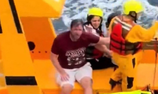 Πατέρας-ήρωας βούτηξε από κρουαζιερόπλοιο της Disney για να σώσει την 5χρονη κόρη του