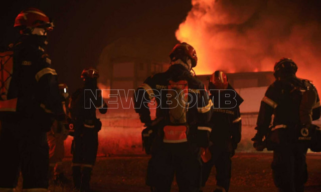 Μέγαρα: Κόλαση φωτιάς σε εργοστάσιο - Βίντεο και φωτογραφίες