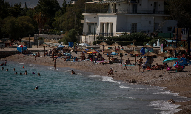 Παραλίες: «Βρέχει» καταγγελίες για παρανομίες - Ξεπέρασαν τις 3.000 στο δίμηνο Μαΐου-Ιουνίου