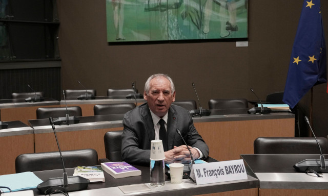 Γαλλία: «Αλώβητος» από τη νέα πρόταση μομφής ο πρωθυπουργός Μπαϊρού