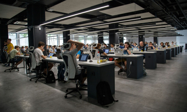 Έως 400 ευρώ περισσότερα σε μισθωτούς και συνταξιούχους - Τι ισχύει με τις εισφορές