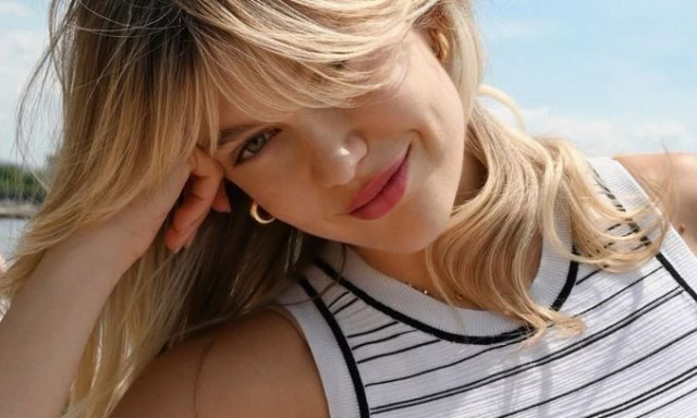 Κλέλια Ανδριολάτου: Πόζαρε με το μπλε μπικίνι της και υμνήθηκε για την ομορφιά της στα social media