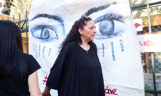 Δίκη Κυριακής Γρίβα - Ξέσπασε η μητέρα της: «Της ανταπέδωσε την αγάπη με πέντε μαχαιριές»