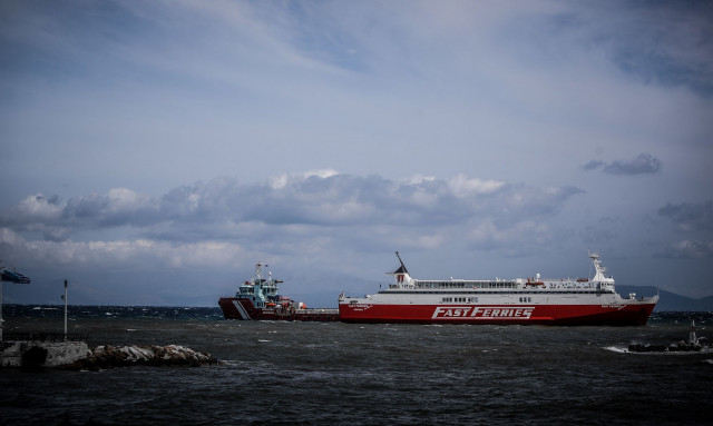 Φωτιά τώρα Αττική: Προς το λιμάνι του Λαυρίου κατευθύνονται τα πλοία που είχαν προορισμό την Ραφήνα