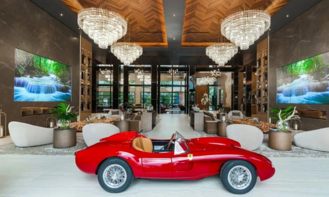 Έπαυλη στο Μαϊάμι με μία Ferrari στο σαλόνι πωλείται για 55 εκατομμύρια δολάρια