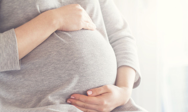 Δημογραφική στήριξη στην πράξη: Πέντε πρωτοβουλίες που κάνουν τη διαφορά