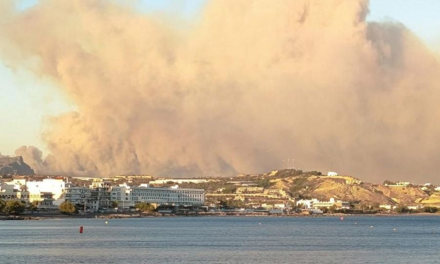 Απόλυτη καταστροφή από τη φωτιά στην Ιεράπετρα – Εφιαλτική νύχτα έζησαν οι κάτοικοι
